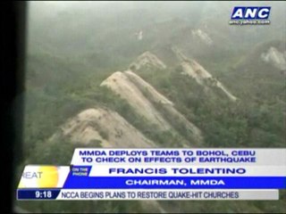 MMDA rescuers use pumpboats to reach Bohol town