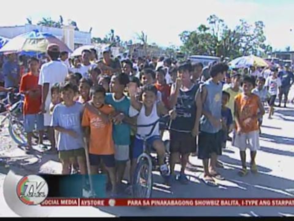 Mayor using aid for poor for barangay candidate?