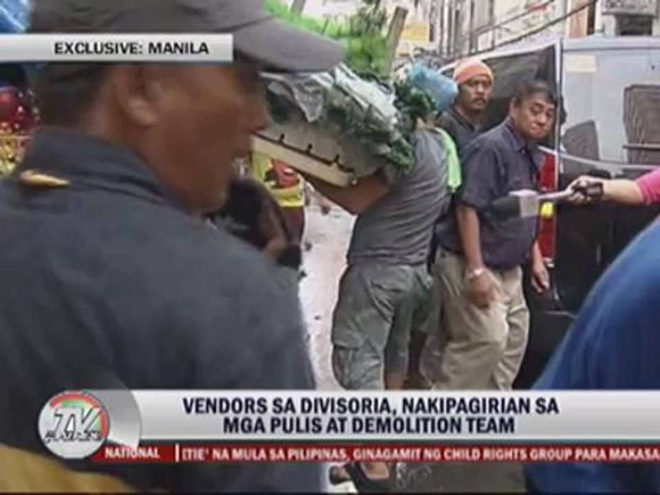 Vendors, cops clash in Divisoria