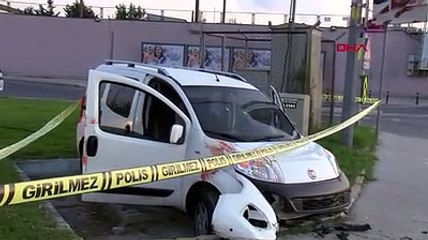 Zeytinburnu'nda kaza yapan araçta kurşun delikleri