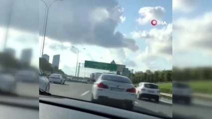 TEM Otoyolu'nda magandaların lüks otomobillerle "makas" yarışı kamerada