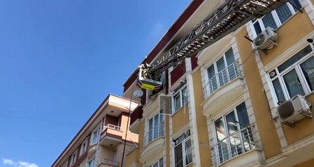Esenyurt'ta 4 katlı bir binanın 4'üncü katında doğal gaz patlaması yaşandı