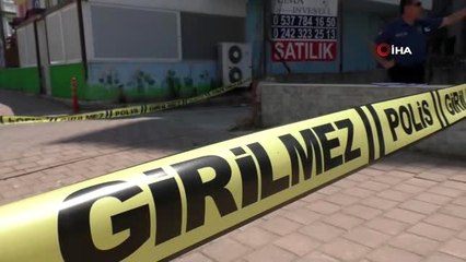 Kaldırımda bulunan kurusıkı tabanca polisi alarma geçirdi