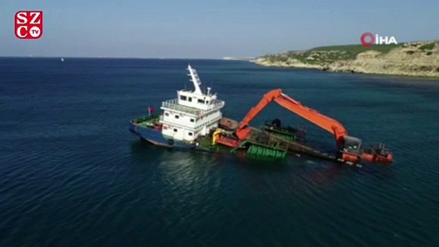 Bozcaada'da karaya vuran gemi havadan görüntülendi