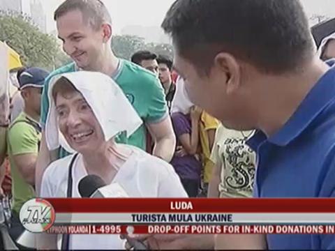 Devotees bring wishes, withstand long line in 'Pahalik'