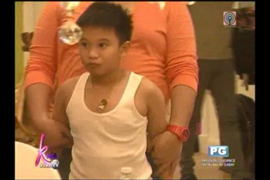 Kris shows off Cath Kidston cup collection