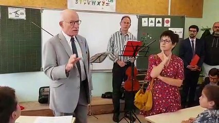 Dans une classe, le maire de Metz, fait son discours-bilan de rentrée
