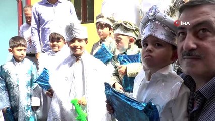 11 yetim çocuk erkekliğe ilk adımını attı