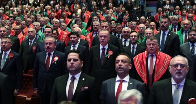 Son Dakika: Cumhurbaşkanı Erdoğan: Devletin başı misyonu, kuvvetler ayrılığı için tehdit değil, birleştirici güçtür