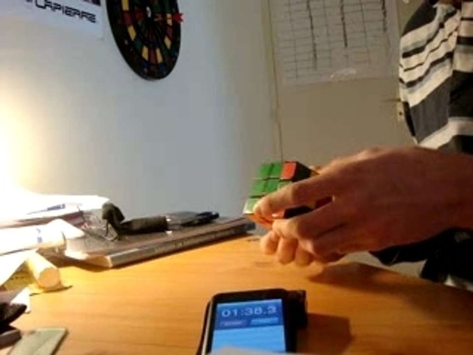 alex et son rubik's cube.