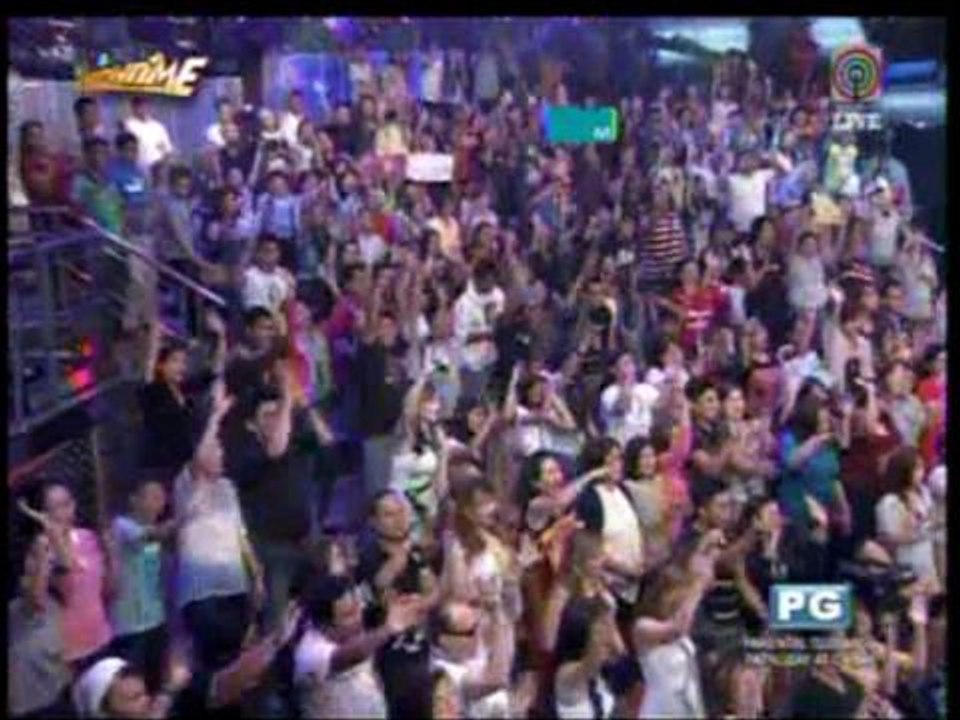 WATCH: Vice Ganda spoofs Deniece's hand movements