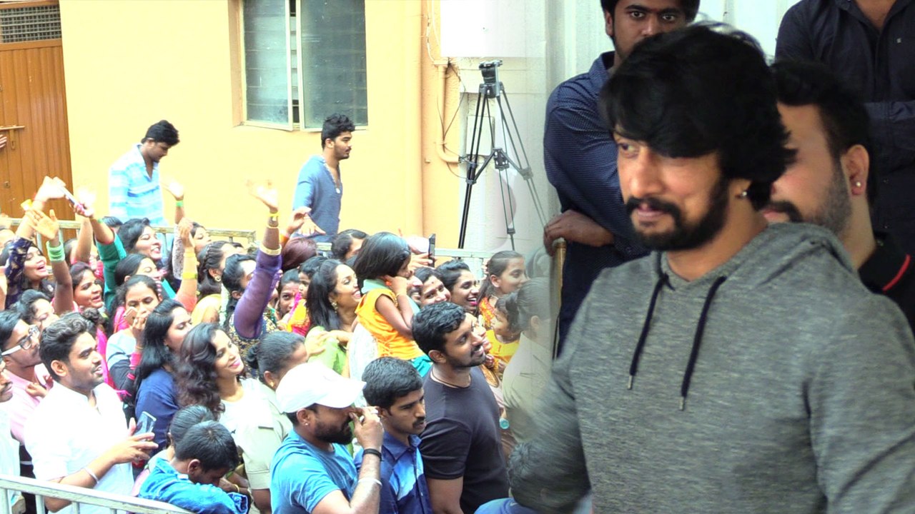 ಮಹಿಳಾ ಅಭಿಮಾನಿಗಳನ್ನು ಕಂಡು ಬೆರಗಾದ ಕಿಚ್ಚ..!