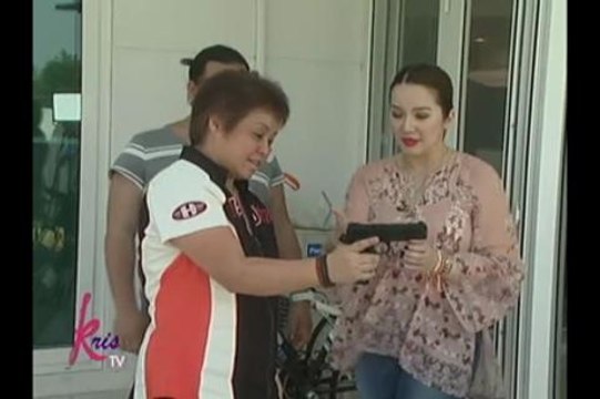 Kris tries airsoft shooting