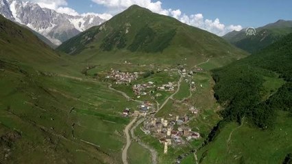 Kafkasların zirvesinde bir Ortaçağ köyü: Uşguli