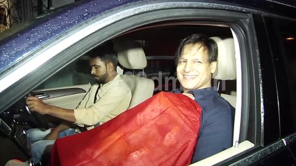 Vivek Oberoi Takes Ganesha to His Home | Must Watch