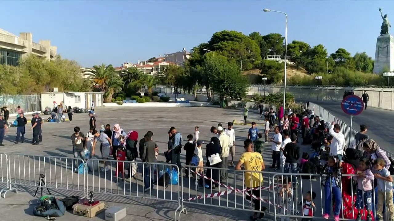 Mais de 600 migrantes transferidos na Grécia