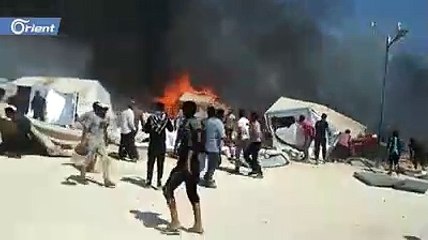 حريق يلتهم عشرات الخيم لنازحين شمال حلب