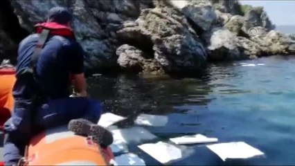 Yanarak batan yatın kirlettiği deniz temizlendi