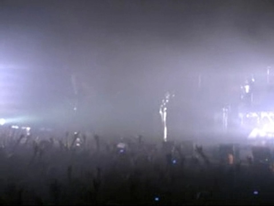 Korn Faget , bagpipes , helmet in the bush