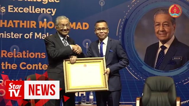 PM receives honorary fellowship award from Royal University of Phnom Penh