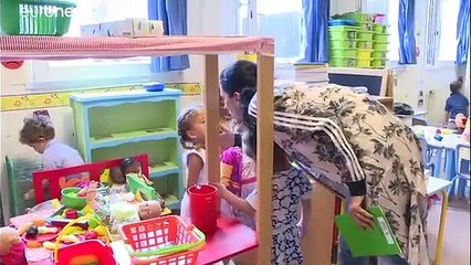 À trois ans désormais, l'école obligatoire en France