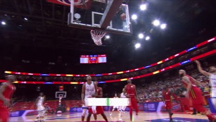 Italy power past Angola and into next round