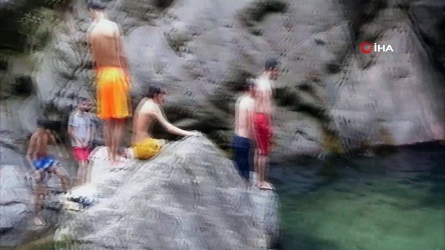 Bursalılar Uludağ'ın eteklerindeki doğal havuzlarda serinliyor