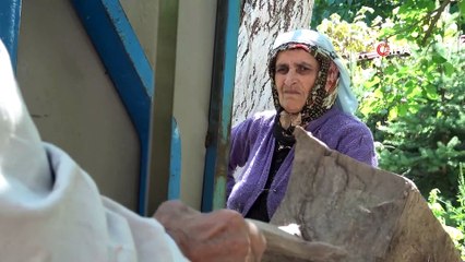 Kadın hızarcı, ekmeğini odundan çıkartıyor