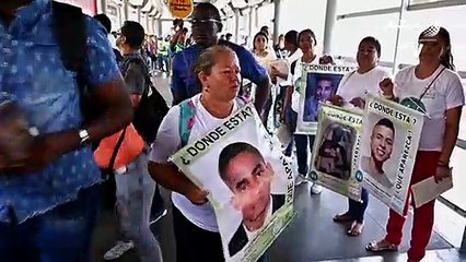 أمهات يواصلن بلا هوادة البحث عن أولادهن المفقودين في كولومبيا