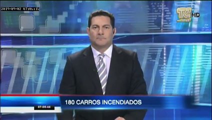Cerca de 200 carros incendiados en parque de retención en Quito