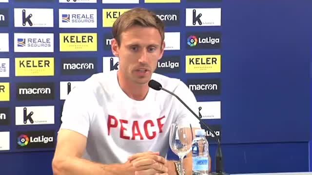 Monreal en su presentación con la Real: Estoy donde quiero estar