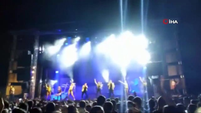 - Ünlü şarkıcı sahnede feci şekilde can verdi- Karnına havai fişek isabet eden İspanyol şarkıcı kurtarılamadı