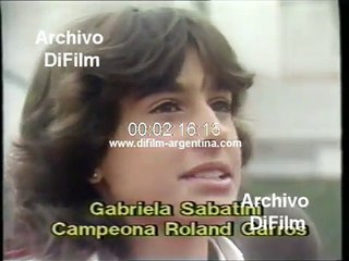 Chiche Almozny juega al tenis con Gabriela Sabatini 1984