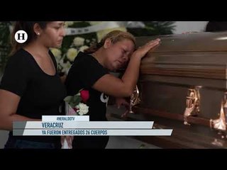 Entre aplausos sepultan a las víctimas de El Caballo Blanco