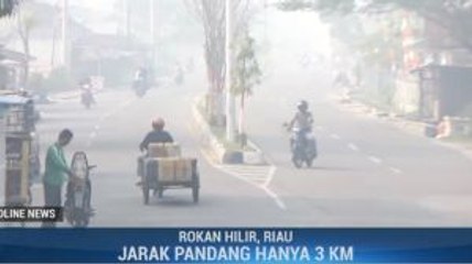 Kabut Asap Tebal Halang Jarak Pandang Warga Riau