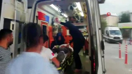 Taşıdığı camlar üzerine devrilen işçi ağır yaralandı