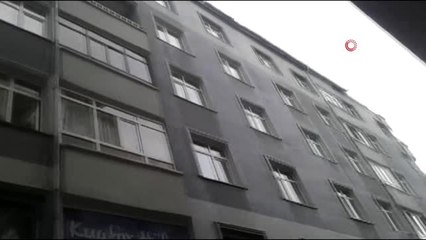 Rize'de fırtına çatıyı uçurdu, 4 araç zarar gördü