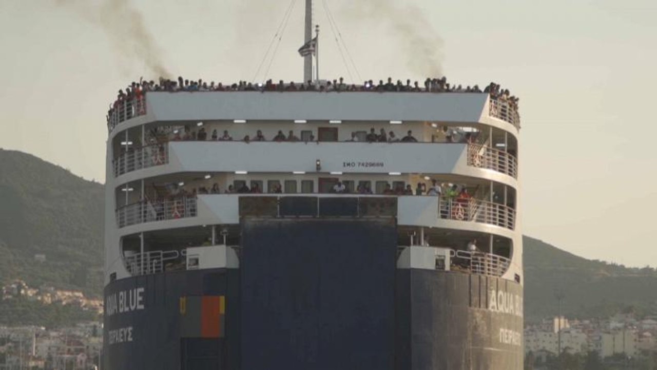 Lesbos: 1400 Migranten nach Nordgriechenland gebracht