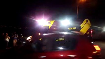 Jovem tem suspeita de fratura após colisão entre carro e moto