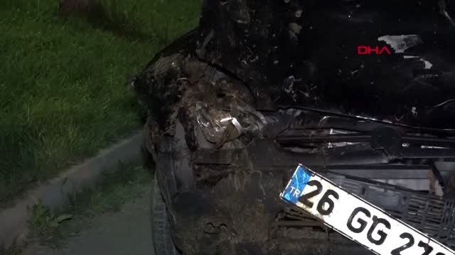 Otomobil koyun sürüsüne daldı 2 yaralı, 10 koyun öldü