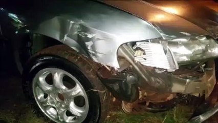 Carros se envolvem em colisão na Rua Europa, no Bairro Brasília