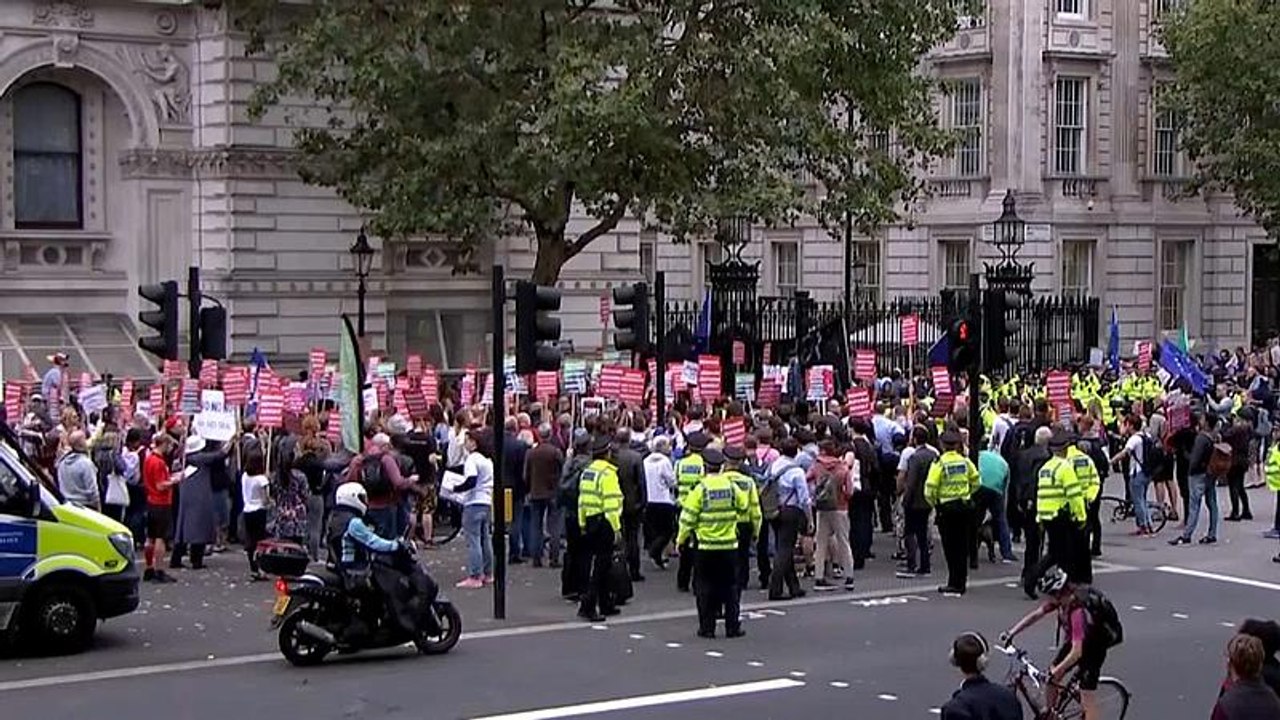 Brexit-Kräftemessen: Verlängerung oder Neuwahlen?