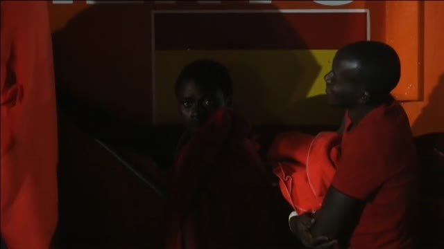 Salvamento Marítimo rescata cerca de 200 migrantes en el estrecho