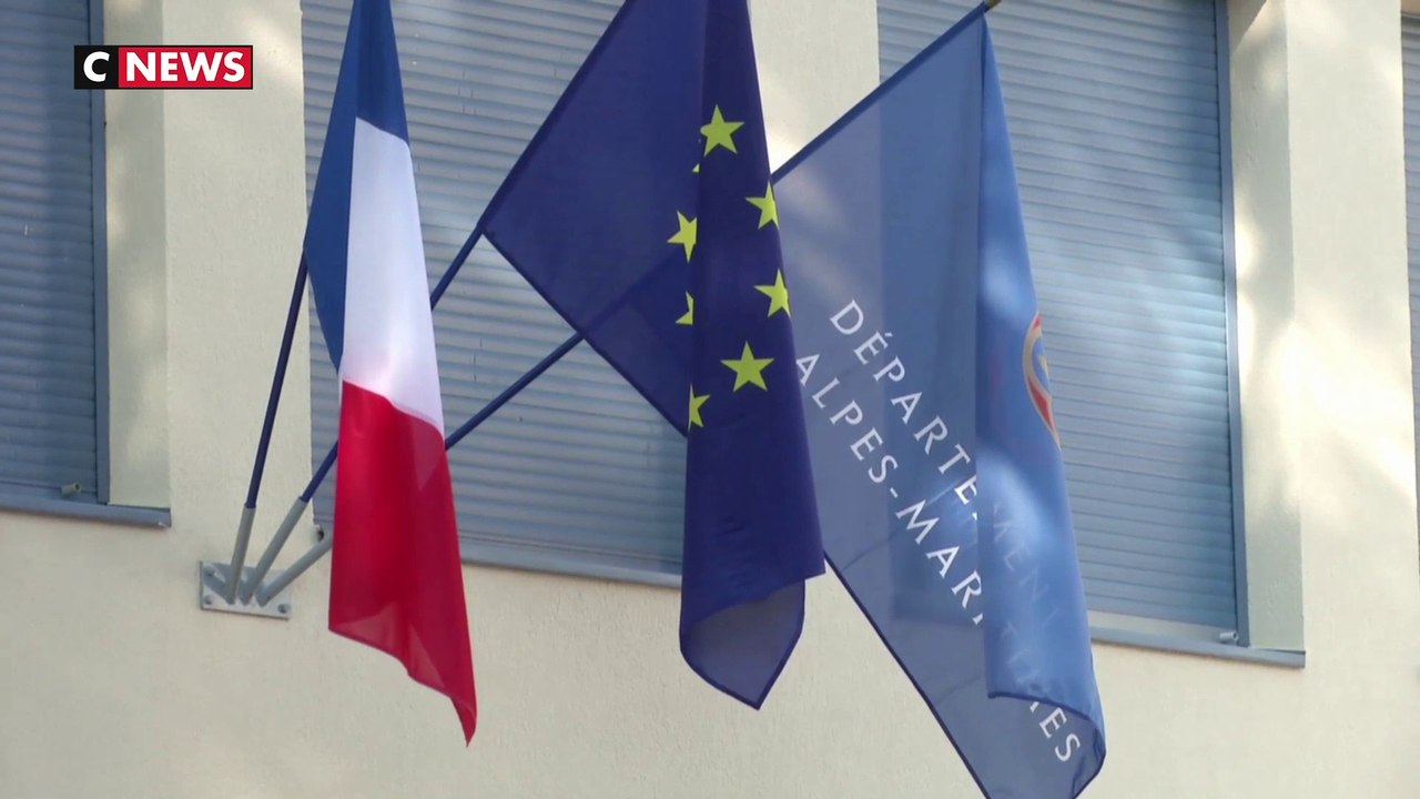 Des drapeaux et la Marseillaise dans toutes les salles de classes
