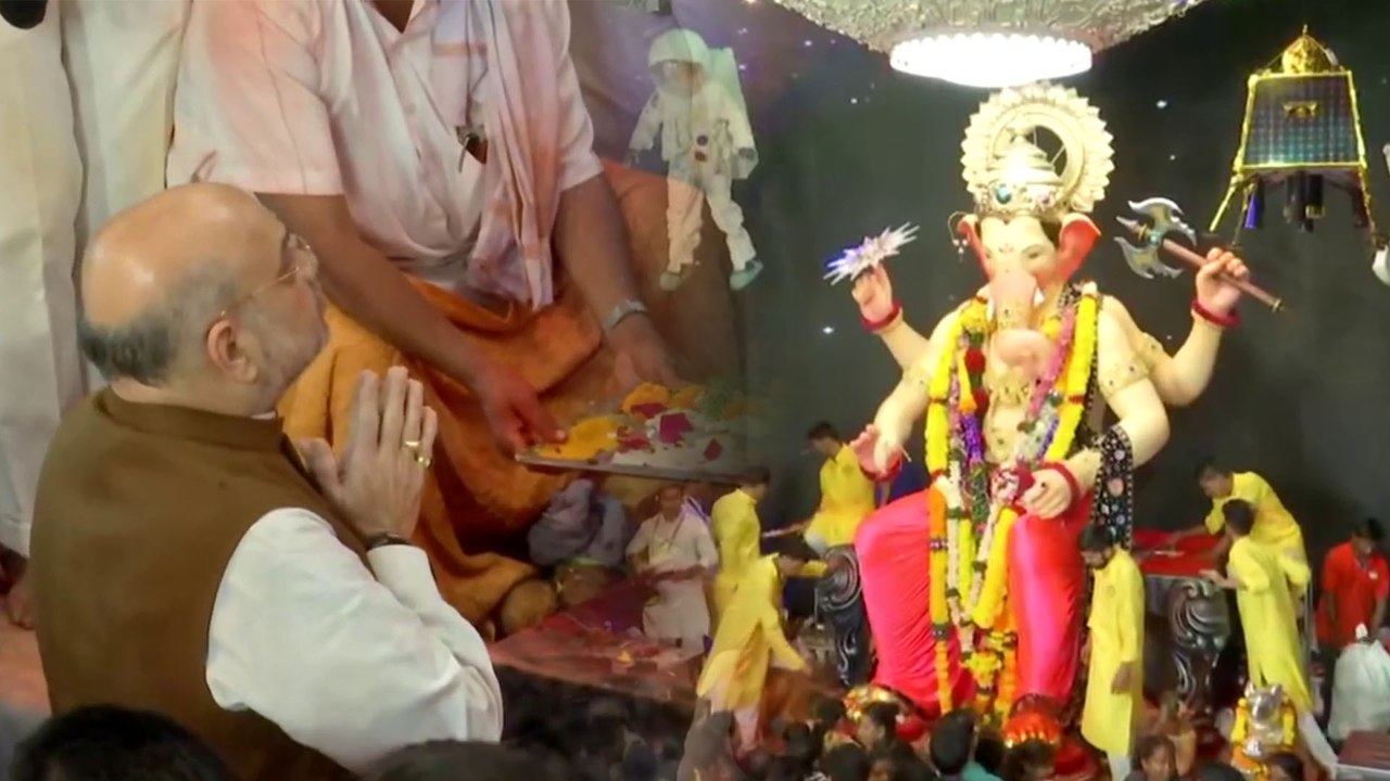 ತನ್ನ ಇಷ್ಟದ ಗಣಪತಿ ಕಾಲಿಗೆ ಬಿದ್ದು ಬೇಡಿಕೊಂಡ ಚಾಣಾಕ್ಯ. | Amit Shah | Oneindia Kannada