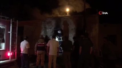 Gece yarısı çıkan yangında tandır evi kullanılmaz hale geldi