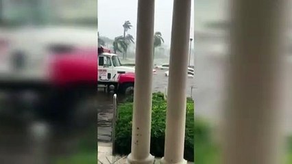 El huracán 'Dorian' baja a nivel 3 y deja 5 muertos en Bahamas