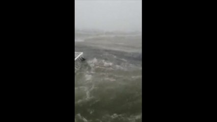 Ouragan Dorian: les images de l'aéroport international de Grand Bahama complètement submergé par les vagues