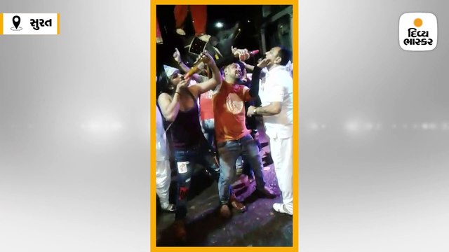 સુરતમાં ગણેશોત્સવમાં યુવાનોએ દારૂ પીધો અને બોટલ લઈ ડાન્સ કર્યા, વીડિયો વાઈરલ