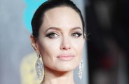 El hijo mayor de Angelina Jolie la 'reconfortó' tras despedirse en Corea del Sur